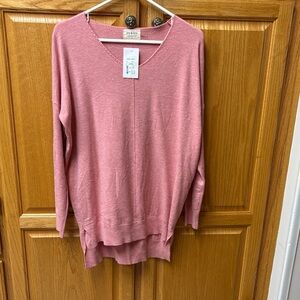Ivy & Leo ladies sweater size s/m new with tags solid red